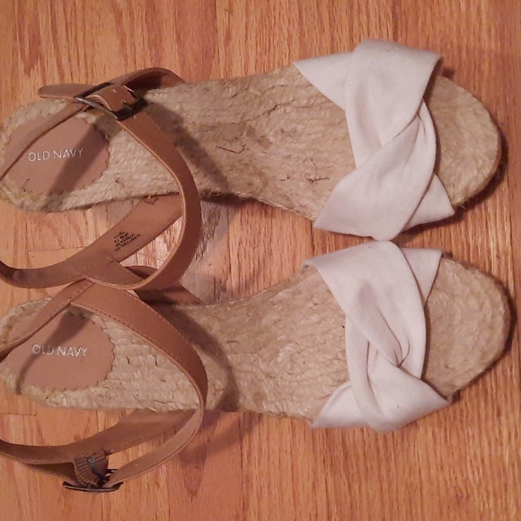 NWOT sz 11 high wedge sandals straps buckle - Picture 2 of 9